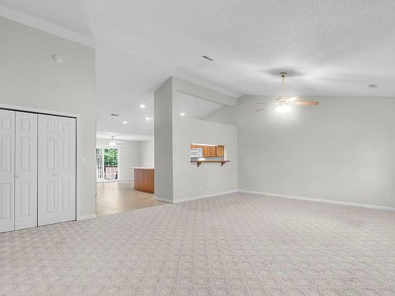 3rd image of 846 & 848 Aaron Dr #848