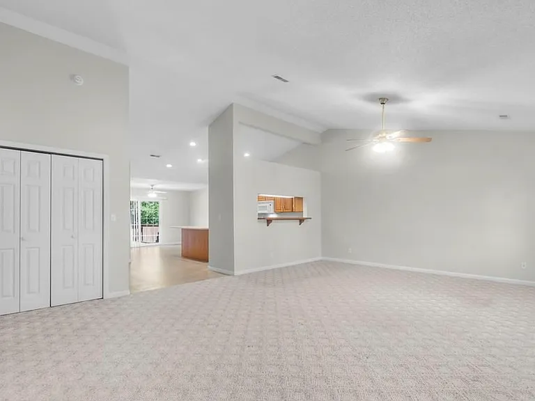 846 & 848 Aaron Dr #848 — Photo 3