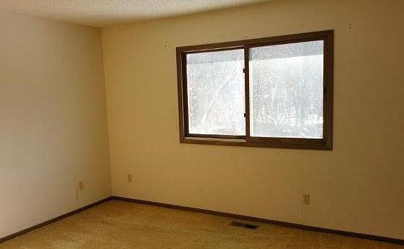 4th image of 1613 Lacota Ln