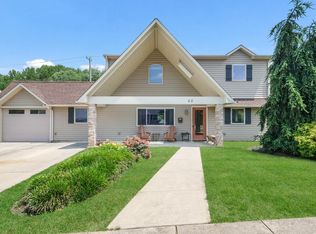 50 Quickset Rd, Levittown, PA 19057