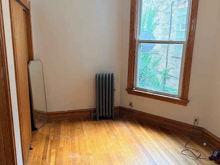 1213 W Addison St #2 — Photo 3