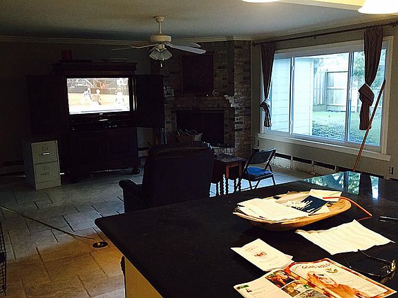 3rd image of 602 Bendwood Dr