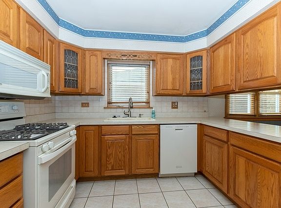 2nd image of 9133 S Hamlin Ave