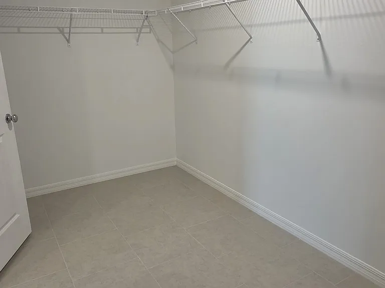 387 Martineau Cir — Photo 10