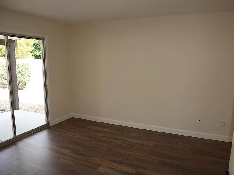 1449 E Kerry Ln — Photo 9