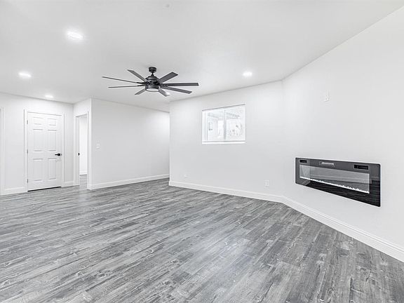 3rd image of 1506 Maplewood Dr