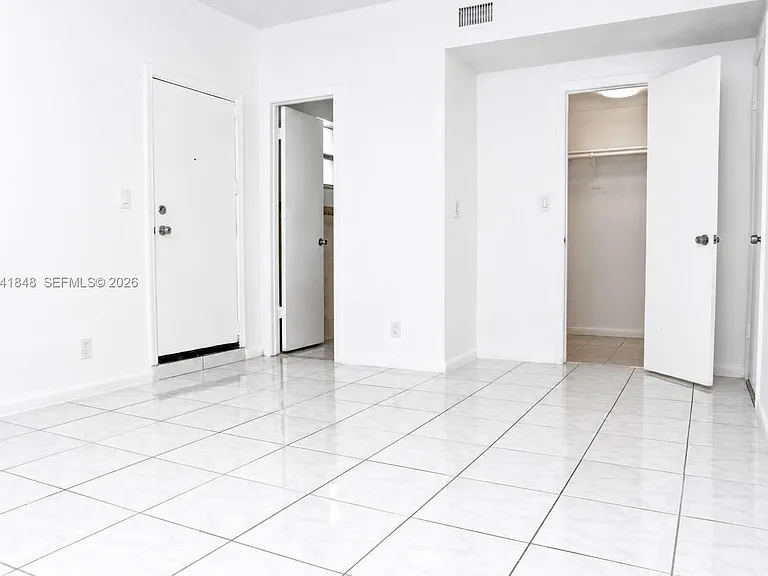 411 SE 10th St #1 — Photo 25