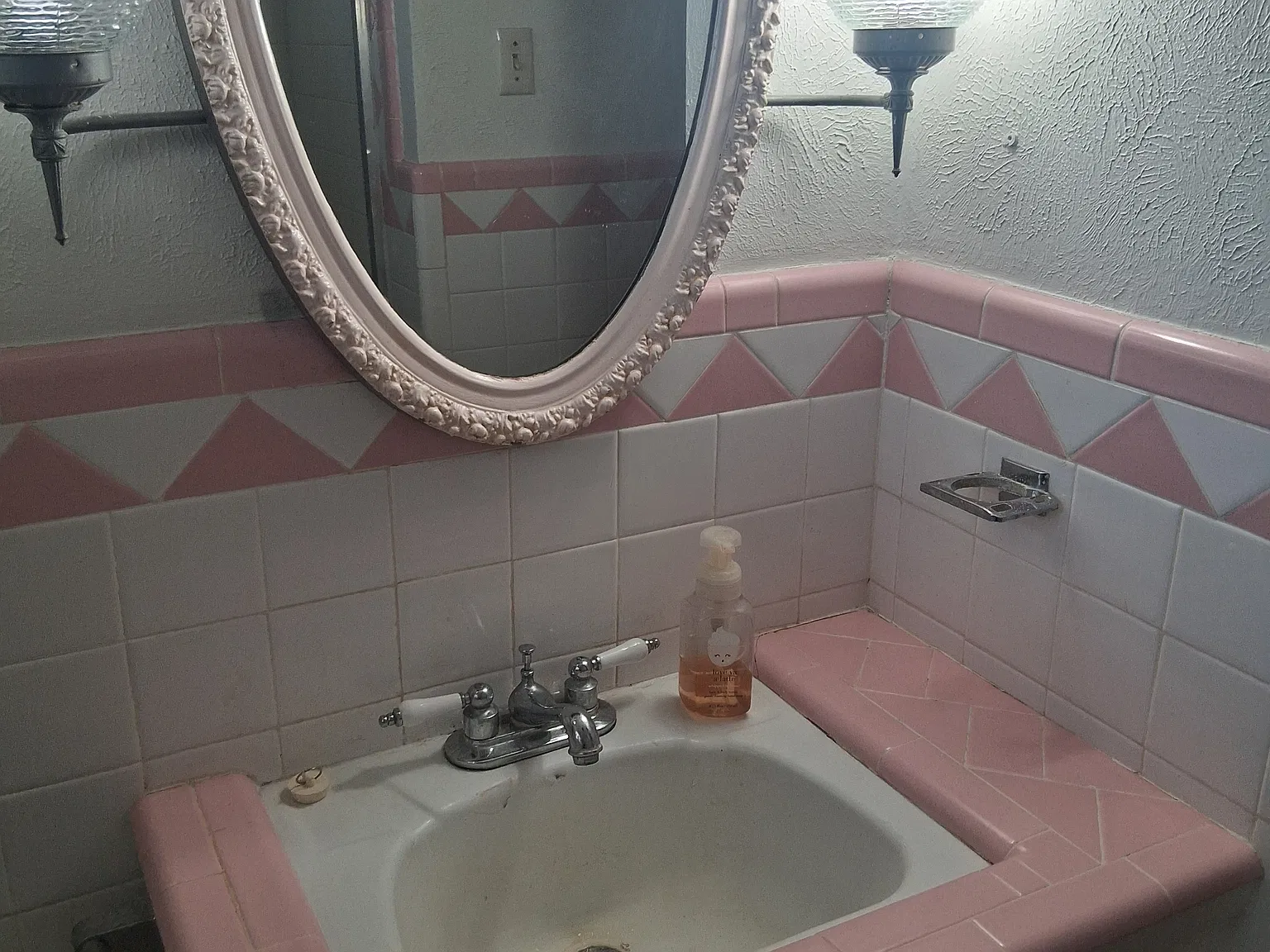 3 bed, 2218 sqft, $2,100 — Photo 4