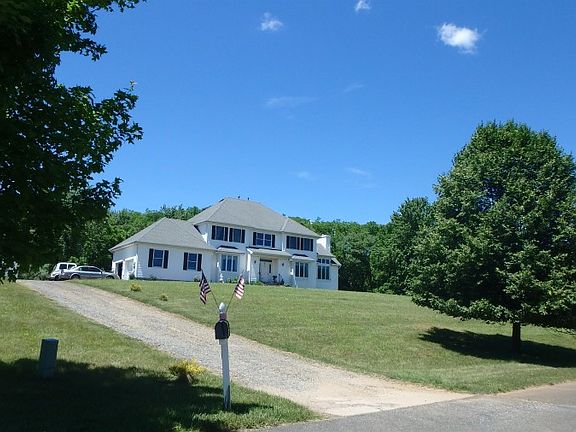 2nd image of 33 Carriage Way