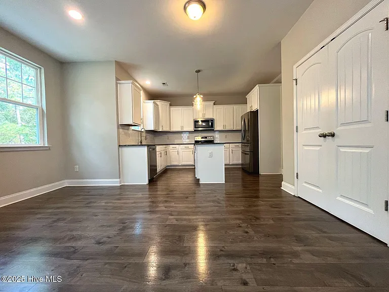 188 Sandy Springs Rd — Photo 13
