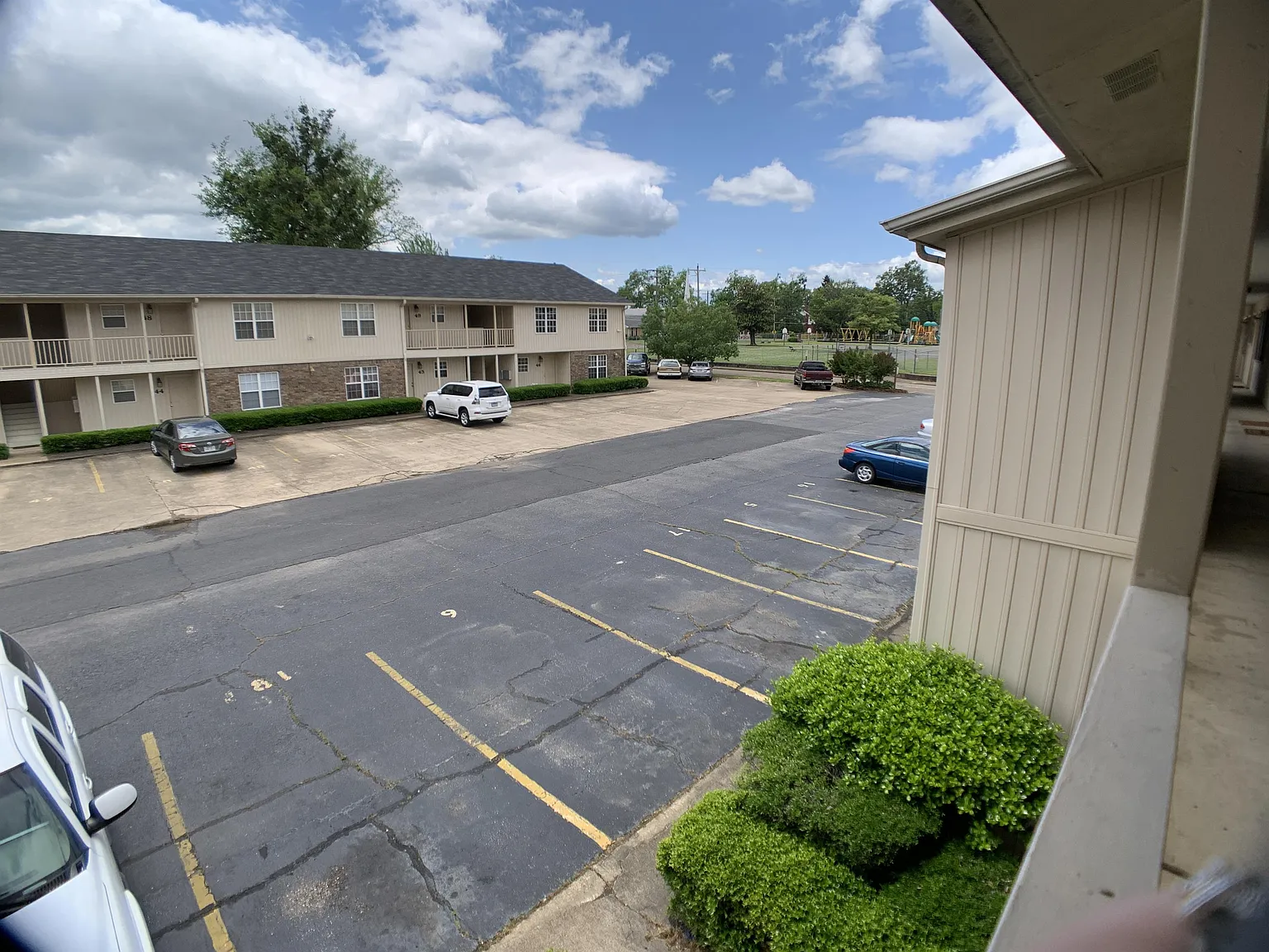 Chateau Apartments - 36 — Photo 2