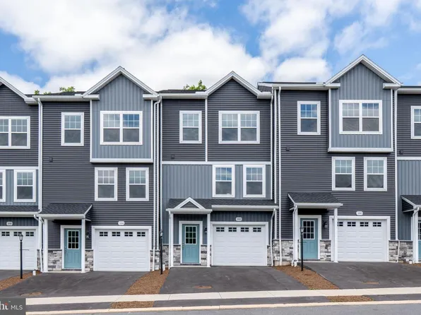 182 Highpoint Park Dr, Pleasant Gap, PA 16823