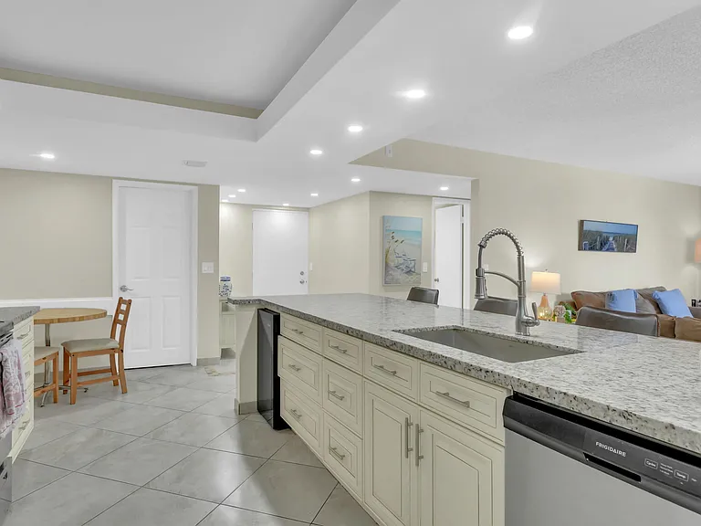 450 Egret Cir #9207 — Photo 9