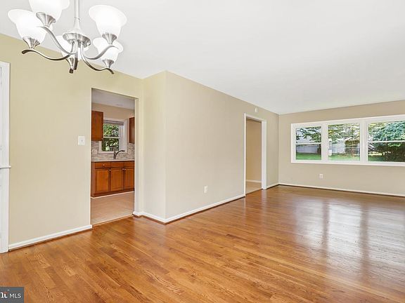 3rd image of 9025 Dellwood Dr