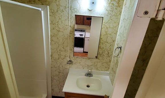5th image of 735 Custer Ave #B