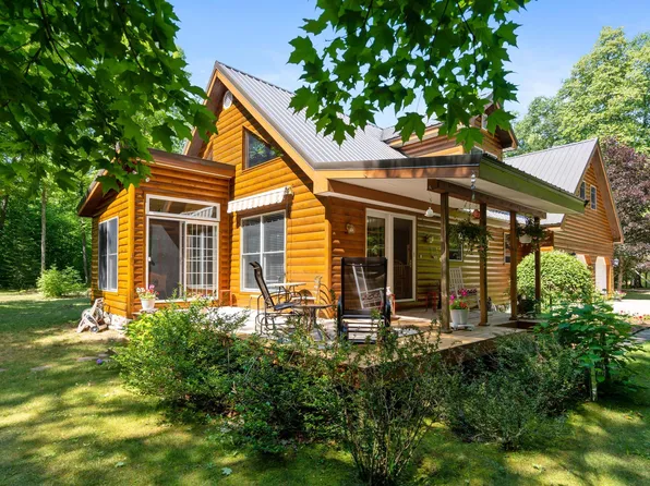 8455 Paradise Trl, Carp Lake, MI 49718