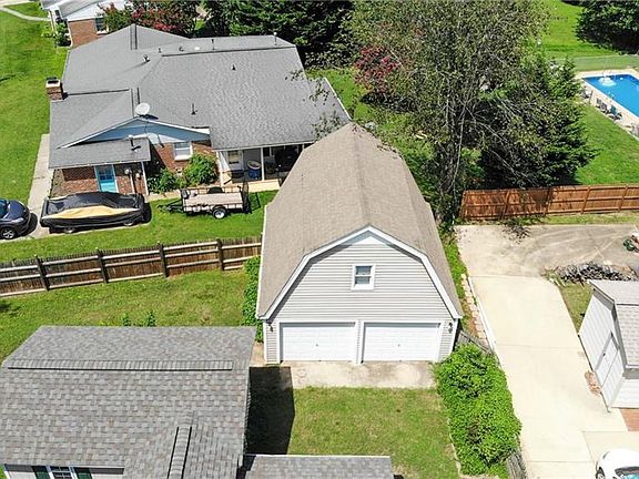 4th image of 301 Acacia Ct