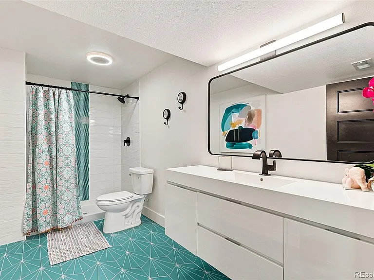 2320 S Holly Pl — Photo 29