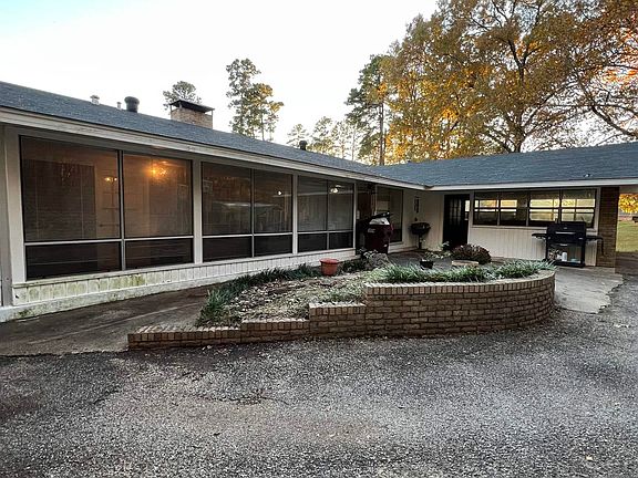 3rd image of 409 E Pinecrest Dr