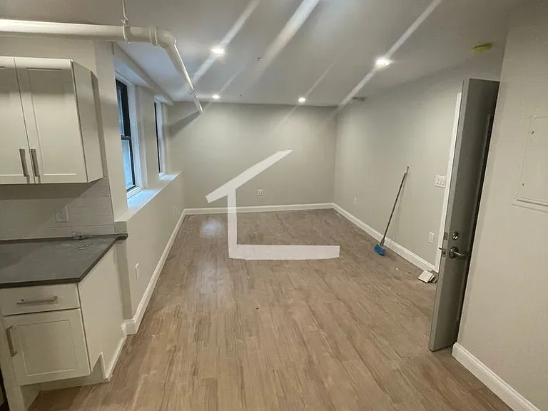 4 Ayr Rd #8 — Photo 4