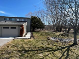 702 Peninsula Ct #702, Ann Arbor, MI 48105