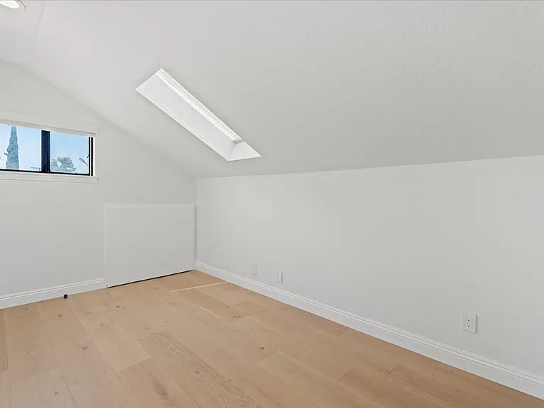 6443 Matilija Ave — Photo 23