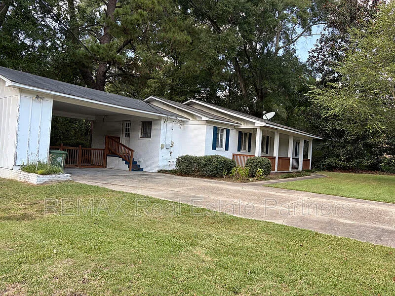 3 bed, 2.0 bath, 1886 sqft, $1,795 — Photo 2