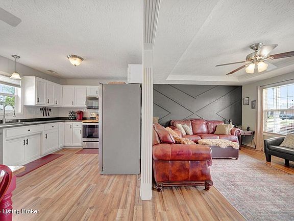 5th image of 370 Deer Park Way