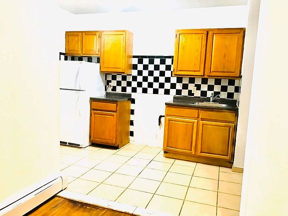 2nd image of 1365 Sheridan Ave APT 4D