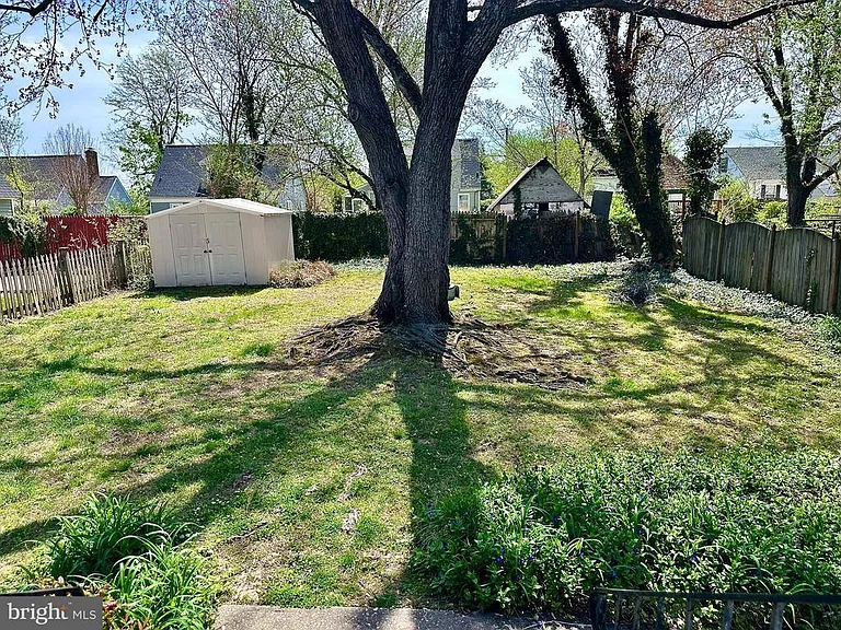 1316 Rowe St — Photo 6