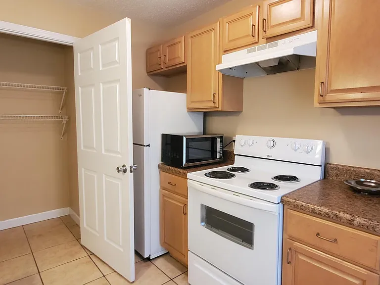 710 S Orange St — Photo 7