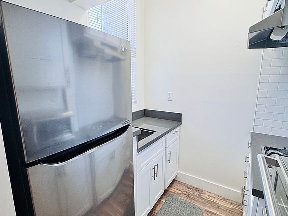 4th image of 14 Westminster Ave APT 32