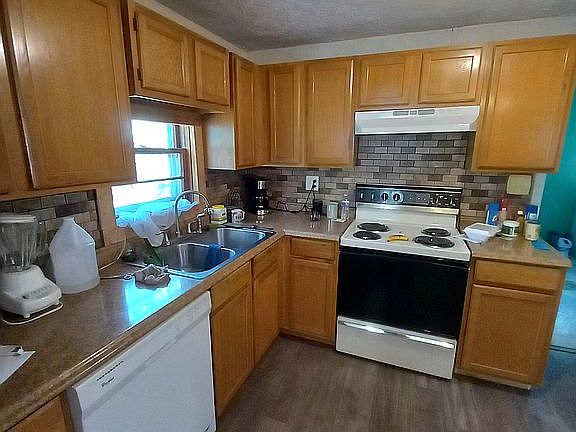 2nd image of 1453 6th St