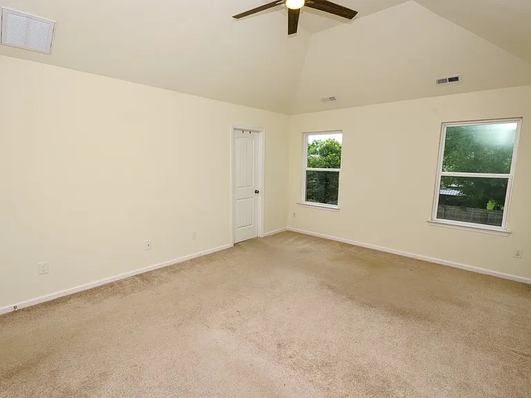 4115 Franklin St — Photo 42