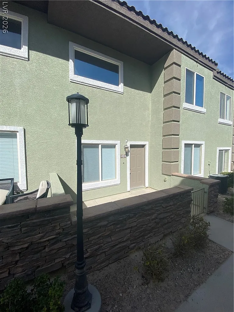 2 bed, 2.5 bath, 1396 sqft, $1,795 — Photo 3