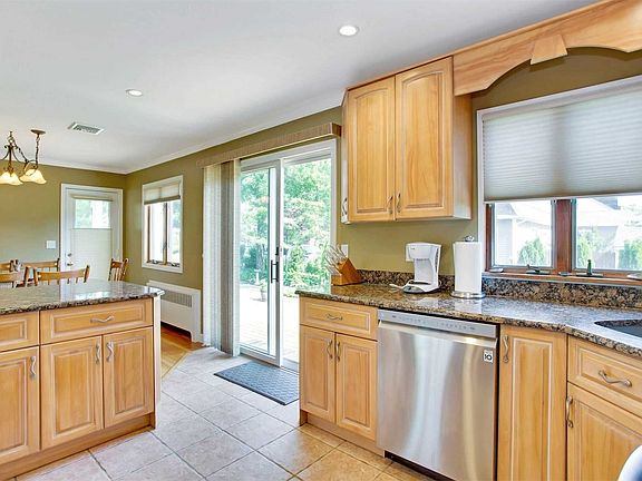 5th image of 47 Iroquois Dr