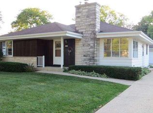 2211 N 117th St, Wauwatosa, WI 53226