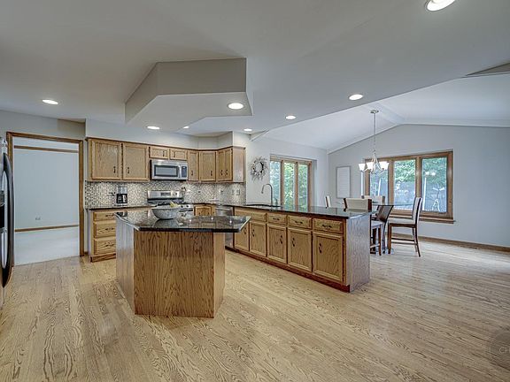 3rd image of 440 Du Pahze St
