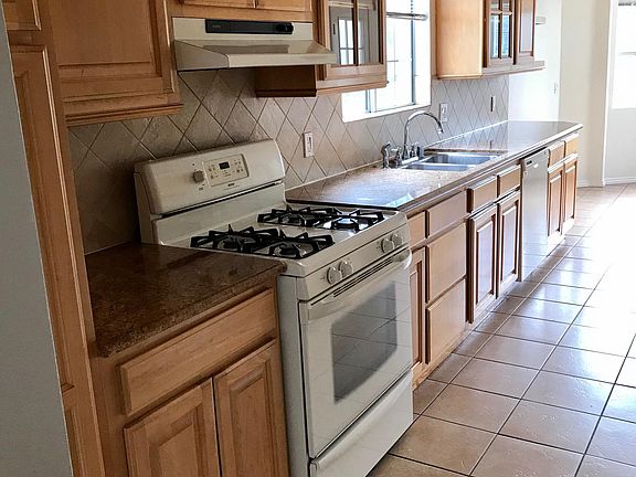5th image of 3520 Altura Ave