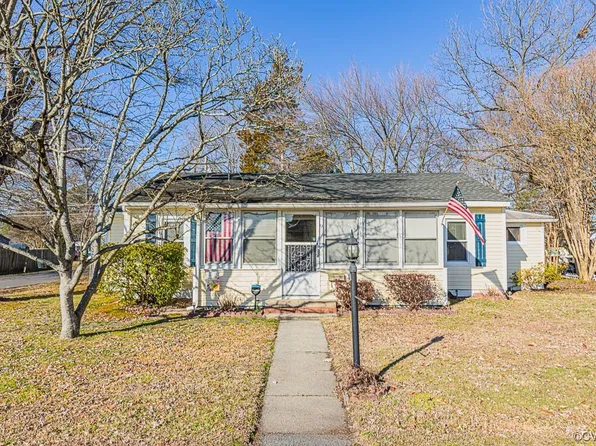 9 Raines Ave, Sandston, VA 23150