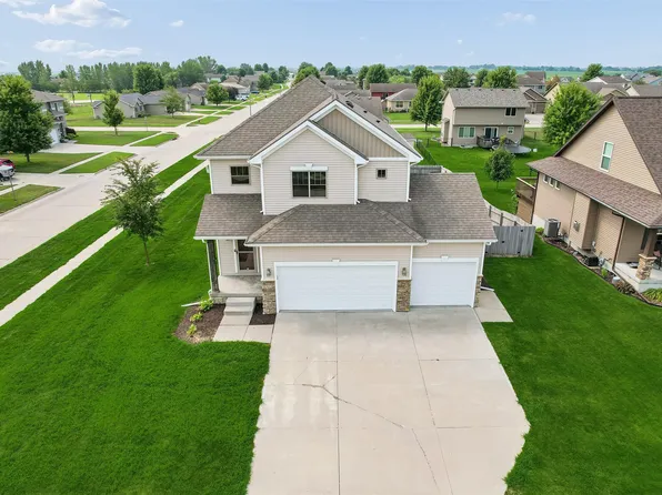 302 31st St SW, Altoona, IA 50009