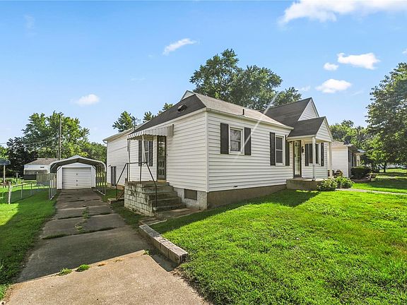 3rd image of 21 Greenwood Dr