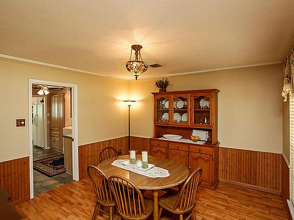 5th image of 703 Country Club Dr