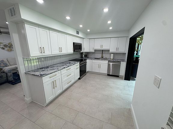 4th image of 18 Piedmont Way #A