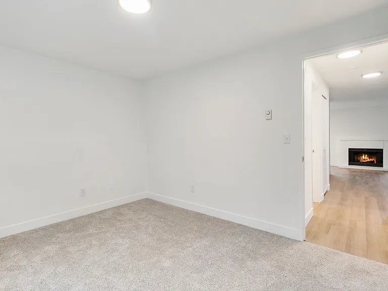 Oak Park Apartments — Photo 18