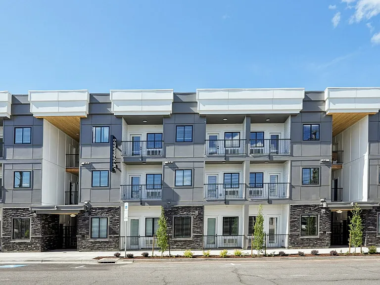 Lincoln Street Apartments — Photo 25