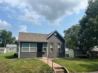 3011 Cleveland St, Clinton, IA 52732