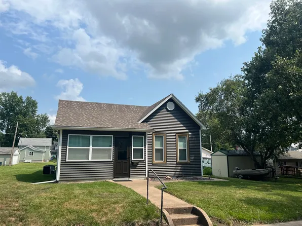 3011 Cleveland St, Clinton, IA 52732