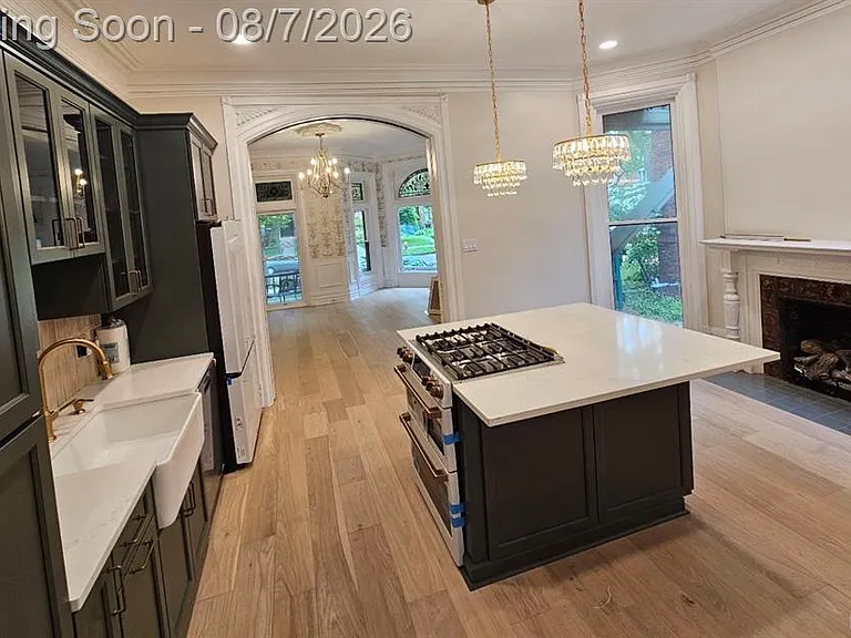 669 W Canfield St — Photo 6