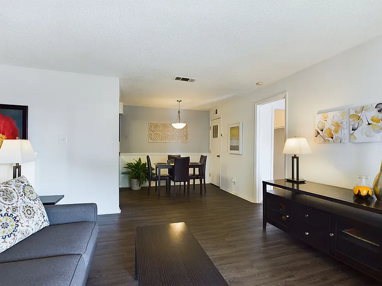 Raintree Apartments — Photo 4